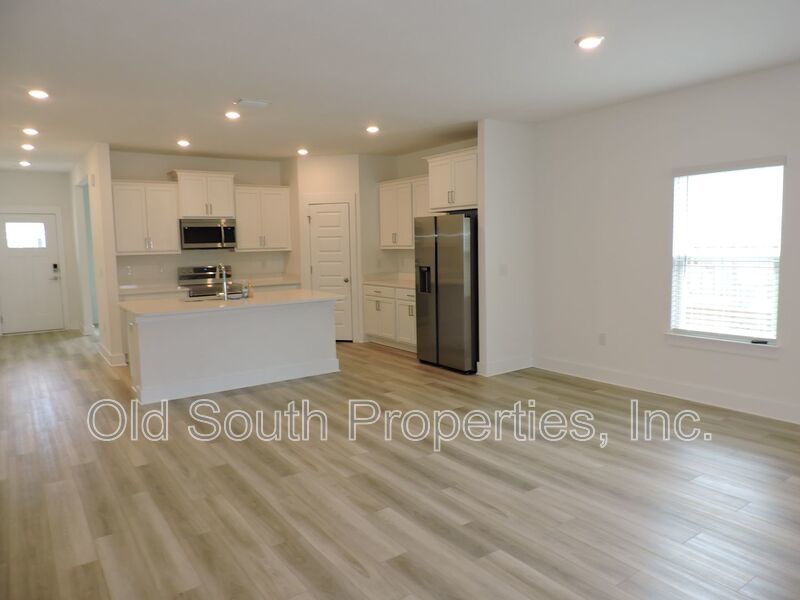 Easy access to bases, I-10 & Navy Federal campus! property image