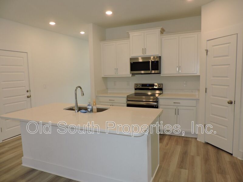 Easy access to bases, I-10 & Navy Federal campus! property image
