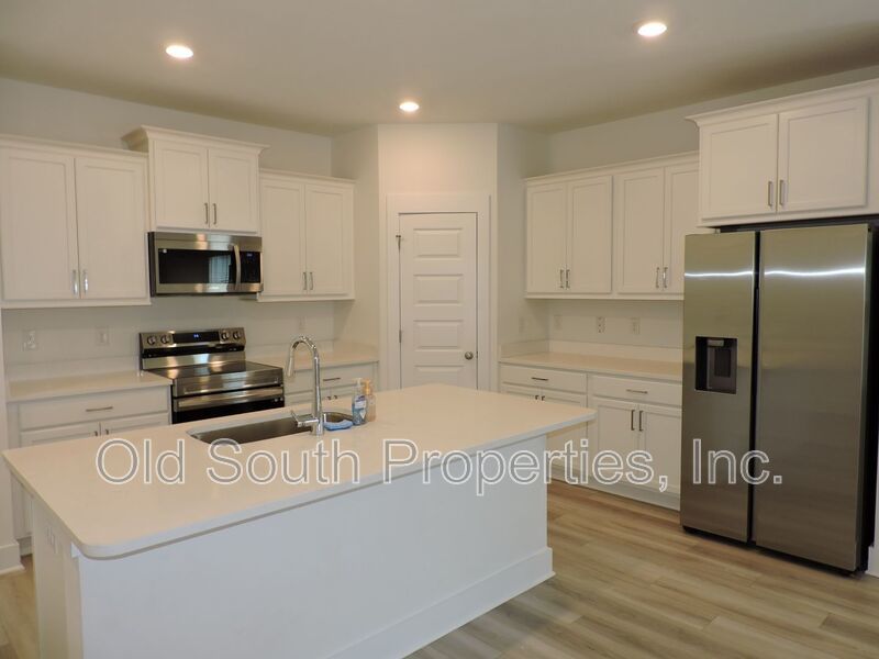 Easy access to bases, I-10 & Navy Federal campus! property image