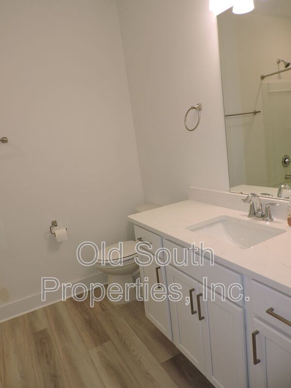 Easy access to bases, I-10 & Navy Federal campus! property image