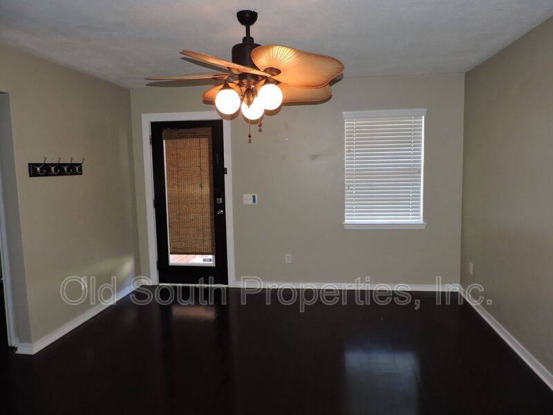 Convenient to interstate, schools & shopping! property image