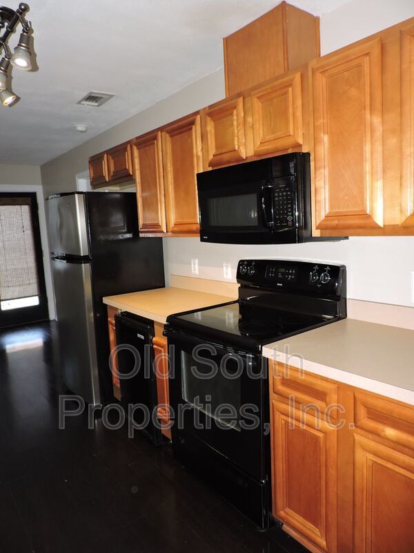 Convenient to interstate, schools & shopping! property image