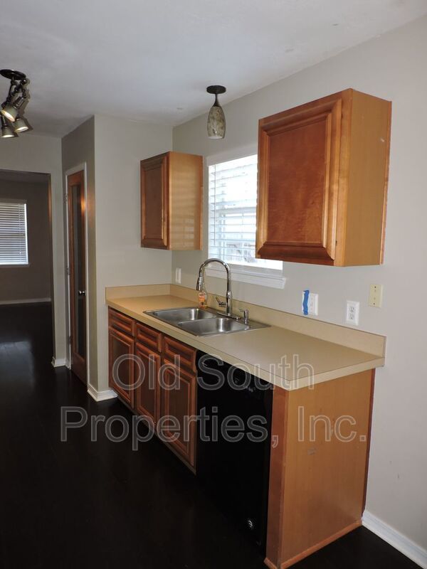 Convenient to interstate, schools & shopping! property image