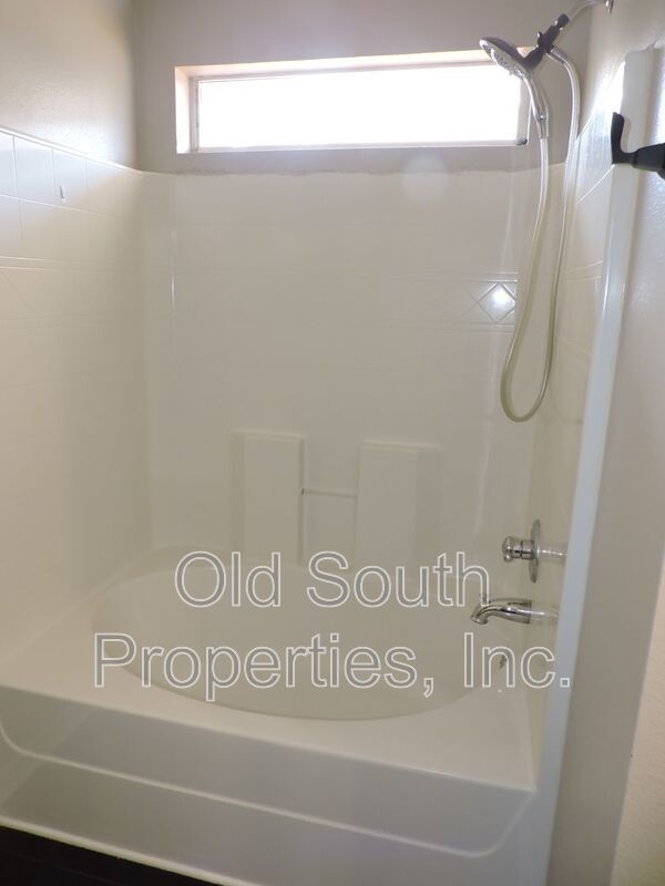 Convenient to interstate, schools & shopping! property image