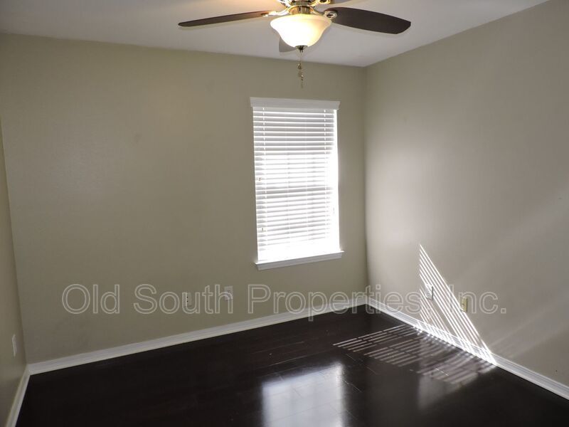 Convenient to interstate, schools & shopping! property image