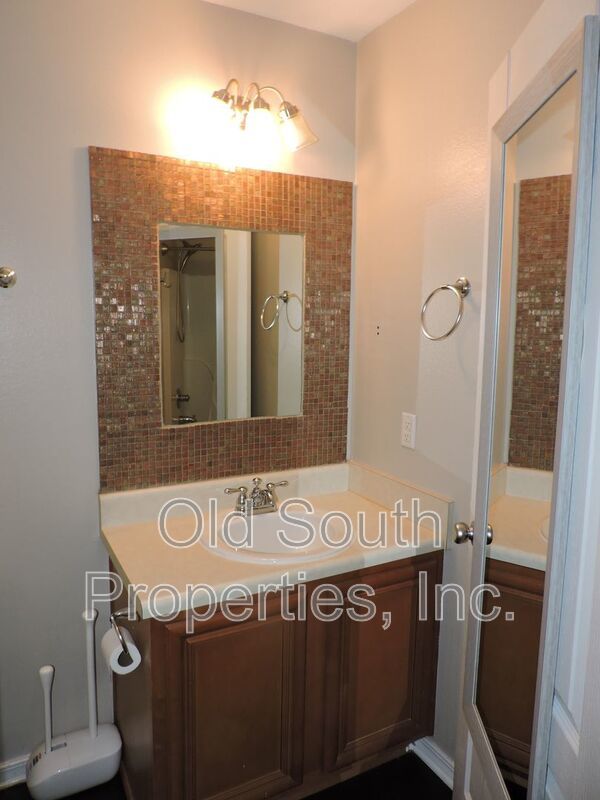 Convenient to interstate, schools & shopping! property image
