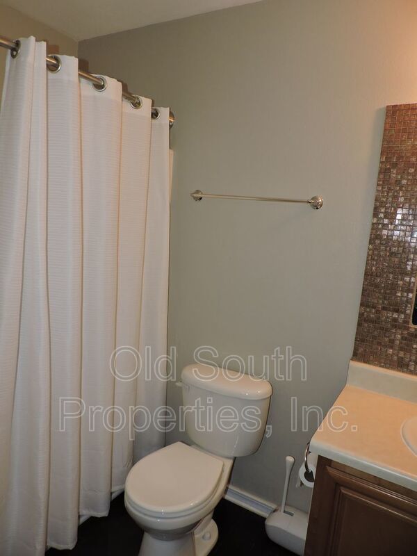 Convenient to interstate, schools & shopping! property image