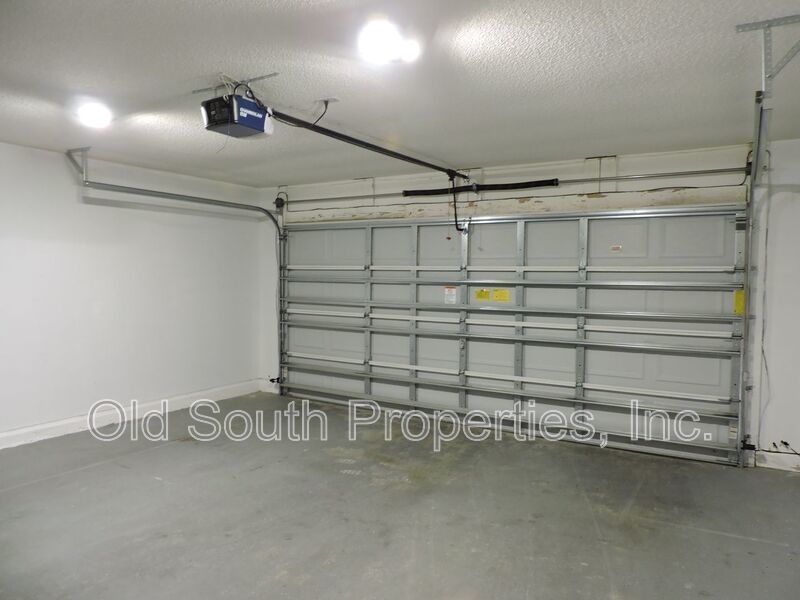 Convenient to interstate, schools & shopping! property image