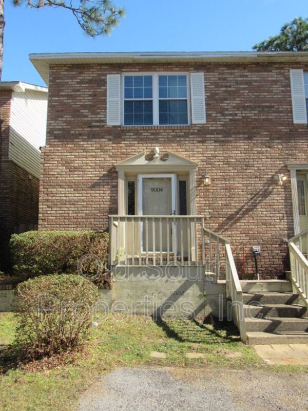Beautiful townhome in Governor's Square! property image