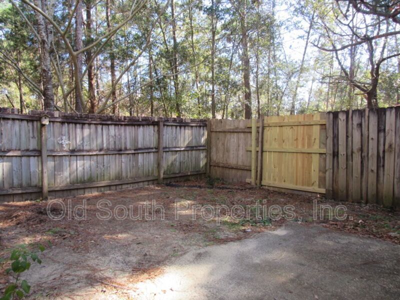 Beautiful townhome in Governor's Square! property image