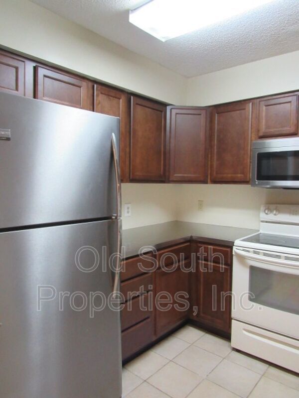 Beautiful townhome in Governor's Square! property image
