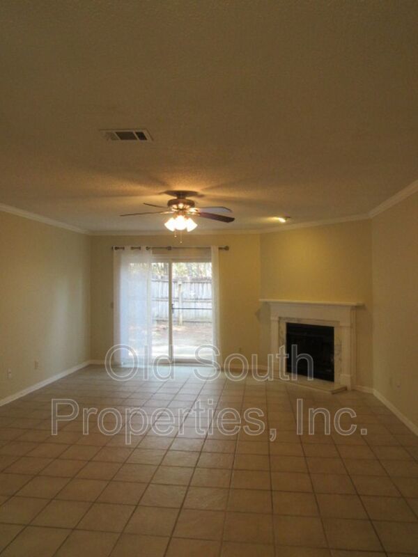 Beautiful townhome in Governor's Square! property image