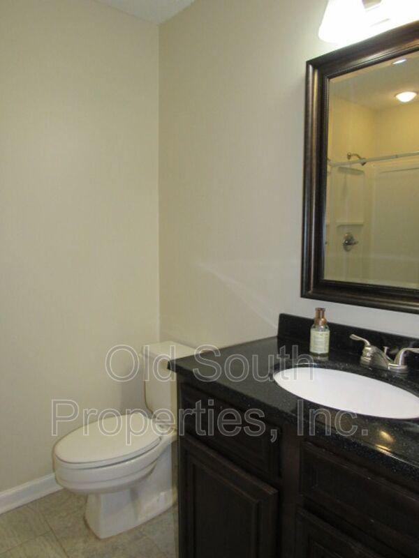 Beautiful townhome in Governor's Square! property image