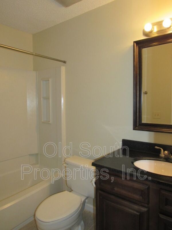 Beautiful townhome in Governor's Square! property image