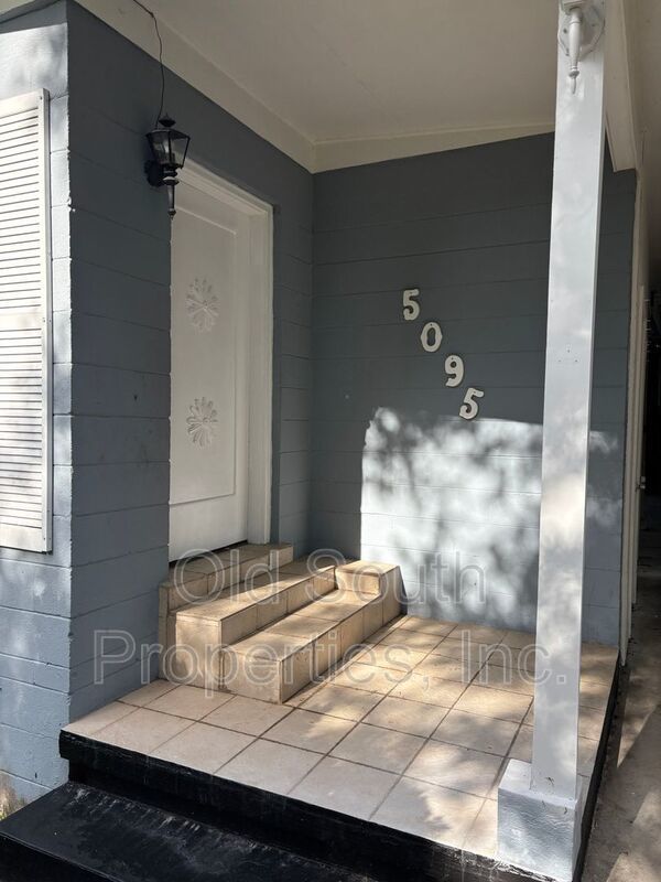 5095 Crestwood Rd property image