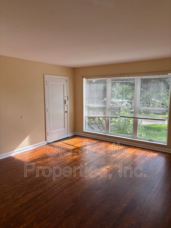 5095 Crestwood Rd property image