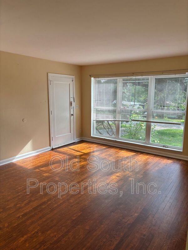 5095 Crestwood Rd property image