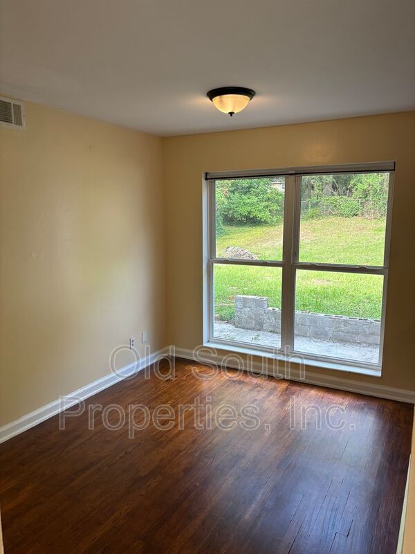 5095 Crestwood Rd property image