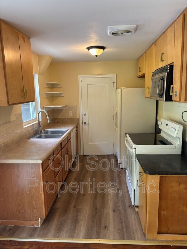 5095 Crestwood Rd property image