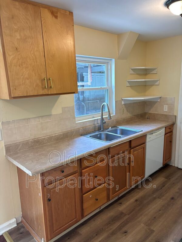 5095 Crestwood Rd property image