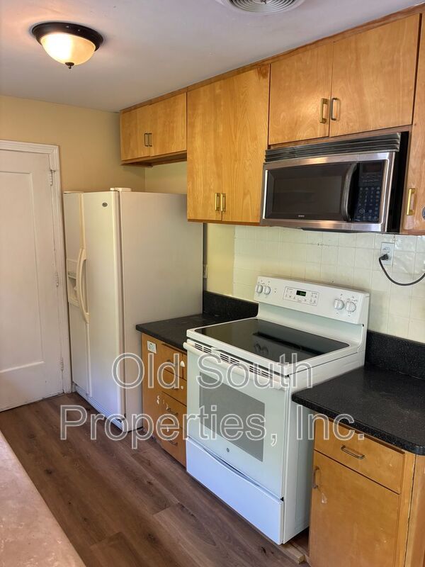 5095 Crestwood Rd property image