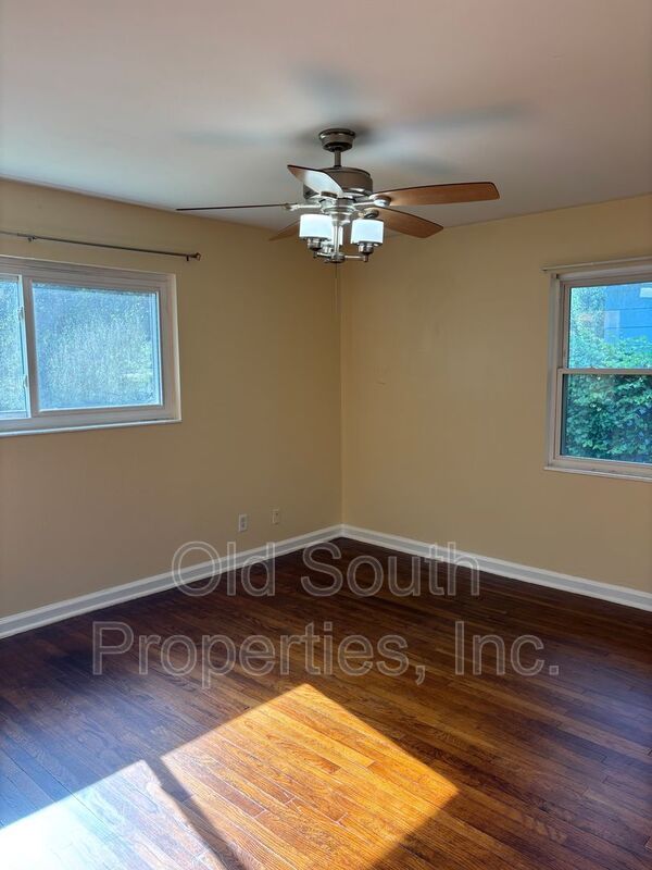 5095 Crestwood Rd property image