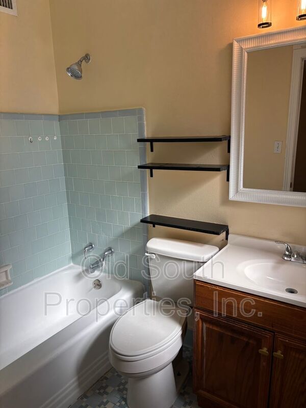 5095 Crestwood Rd property image