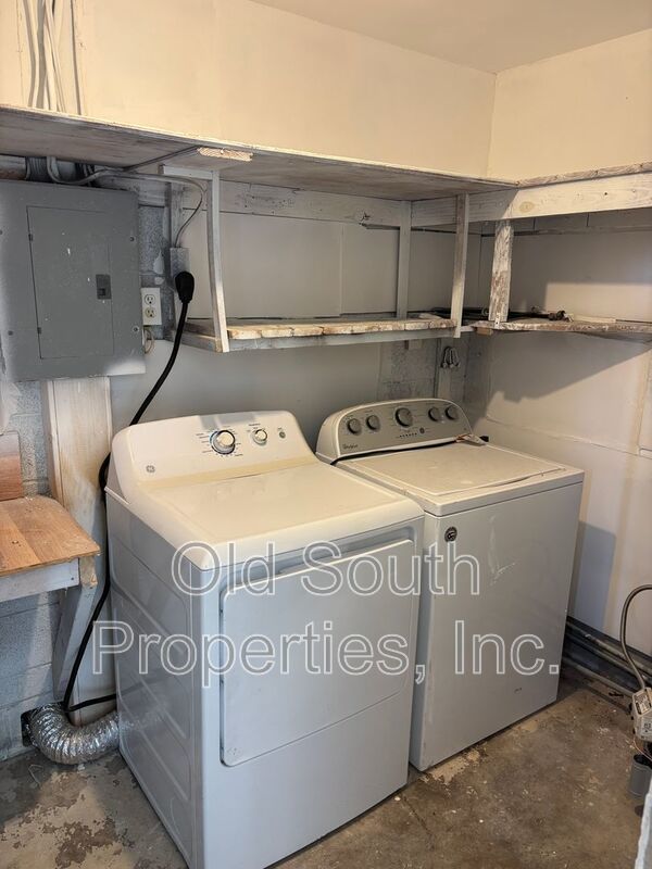 5095 Crestwood Rd property image