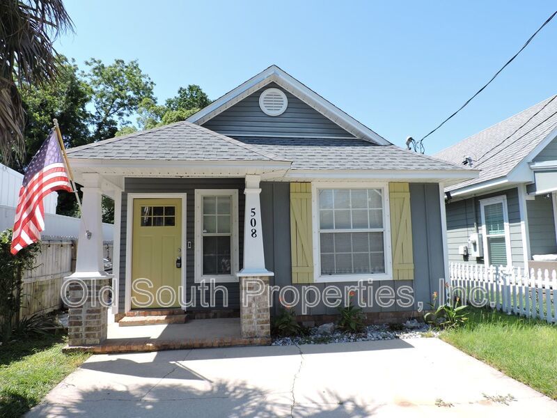 Easy access to beaches, shopping & downtown Pensacola! property image