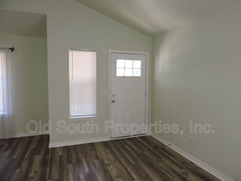 Easy access to beaches, shopping & downtown Pensacola! property image