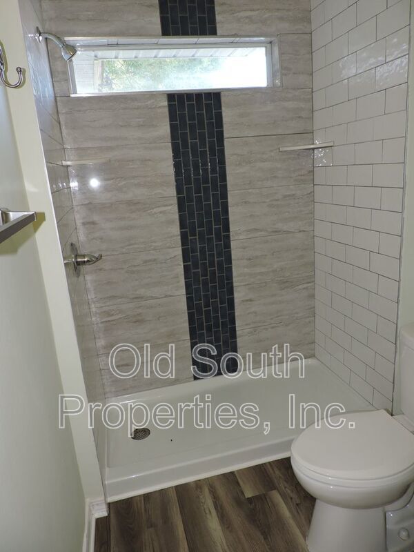 Easy access to beaches, shopping & downtown Pensacola! property image