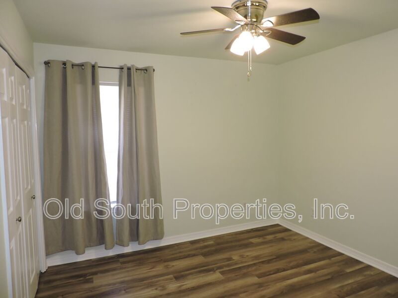 Easy access to beaches, shopping & downtown Pensacola! property image