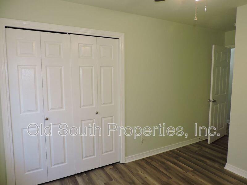Easy access to beaches, shopping & downtown Pensacola! property image