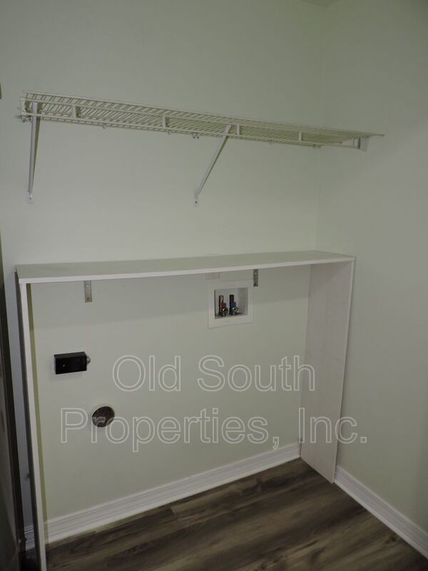 Easy access to beaches, shopping & downtown Pensacola! property image