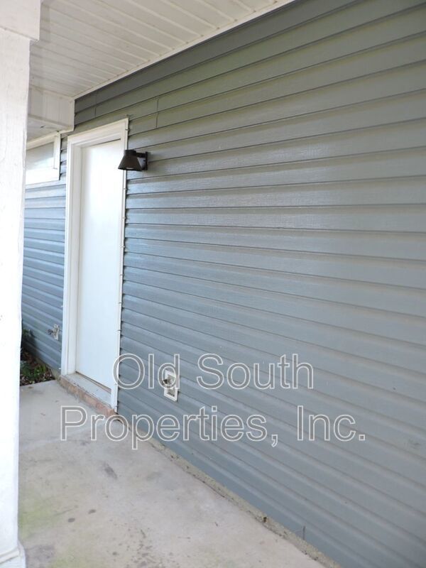 Easy access to beaches, shopping & downtown Pensacola! property image