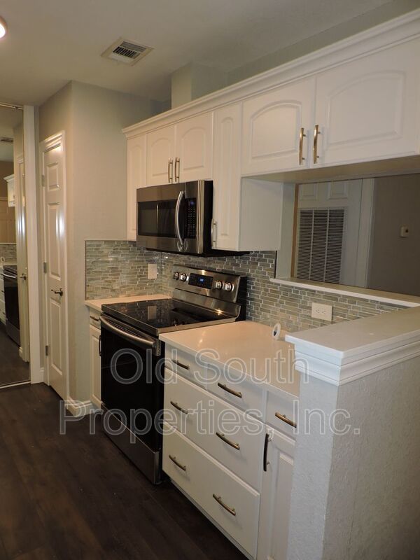 Convenient to schools, beaches & shopping. property image