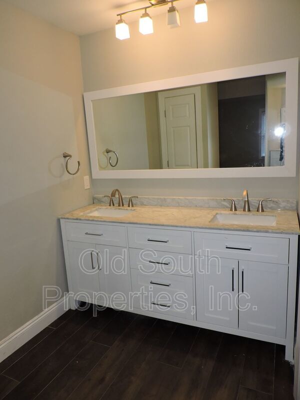 Convenient to schools, beaches & shopping. property image