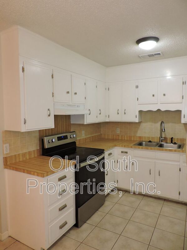 Nice home in Charter Oaks property image