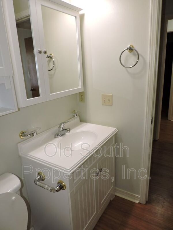 Easy access to shopping, interstate & Navy Federal complex! property image