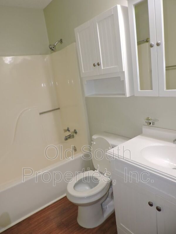 Easy access to shopping, interstate & Navy Federal complex! property image