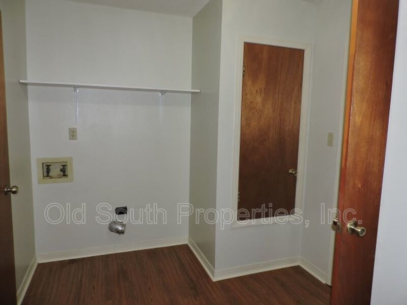 Easy access to shopping, interstate & Navy Federal complex! property image