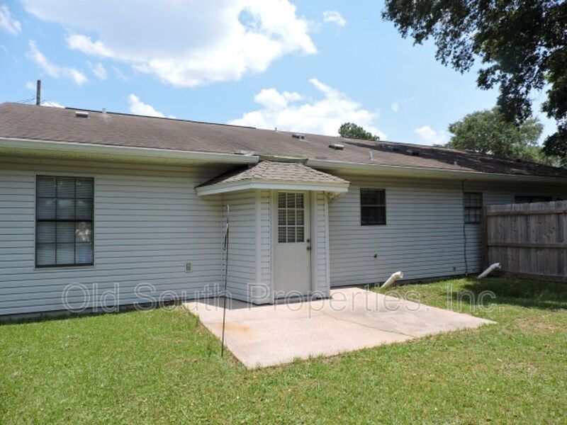Easy access to shopping, interstate & Navy Federal complex! property image