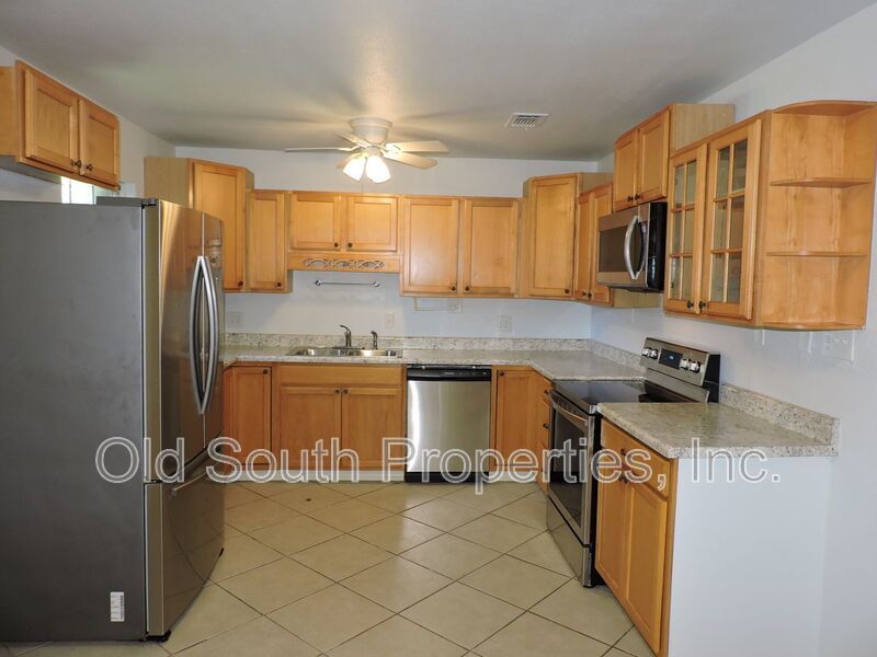 Convenient to Navy Federal complex & interstate! property image