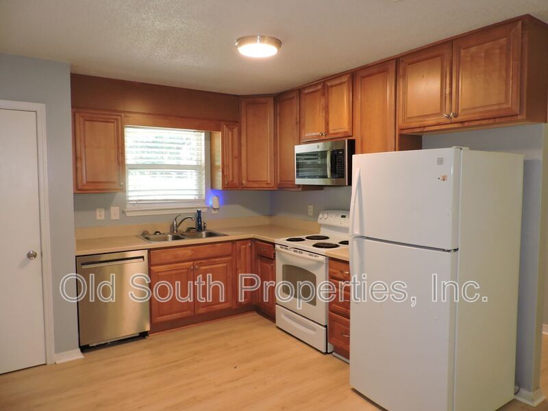 Easy access to Whiting Field! property image