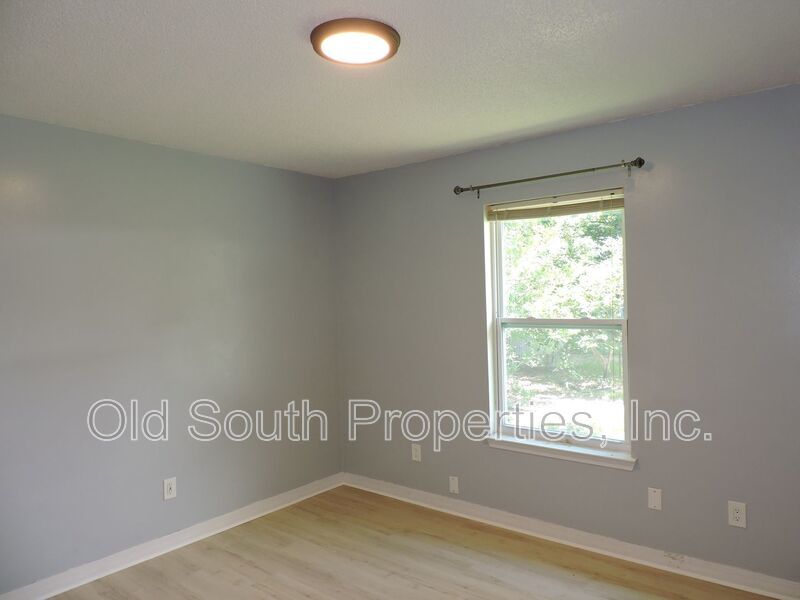 Easy access to Whiting Field! property image