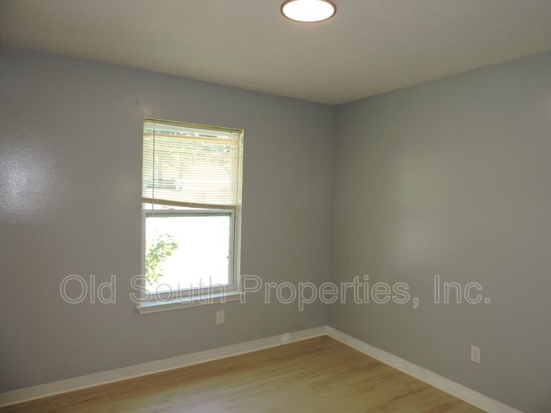 Easy access to Whiting Field! property image