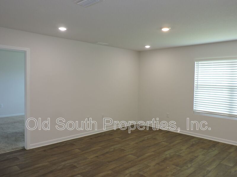Easy access to shopping, interstate & Navy Federal complex! property image