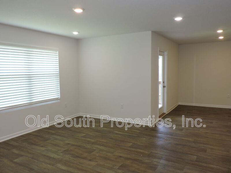 Easy access to shopping, interstate & Navy Federal complex! property image