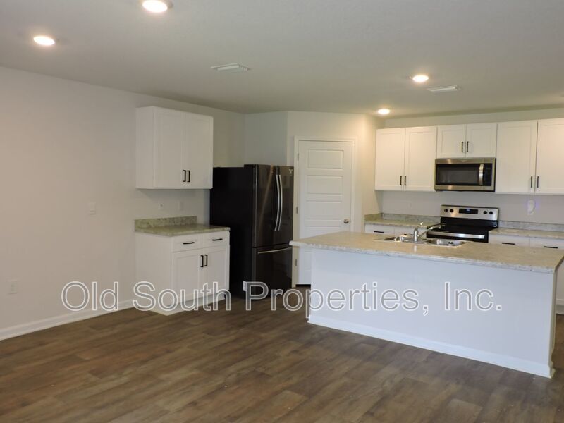 Easy access to shopping, interstate & Navy Federal complex! property image