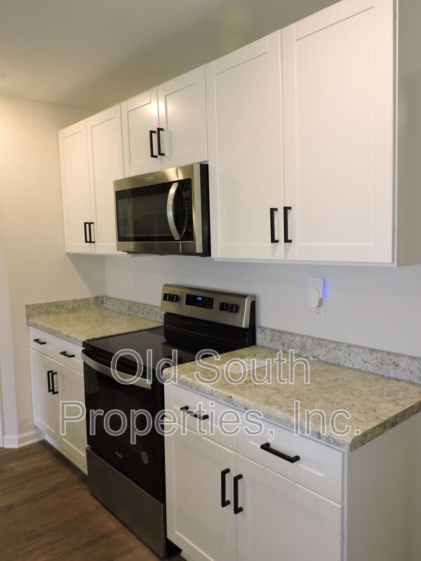 Easy access to shopping, interstate & Navy Federal complex! property image